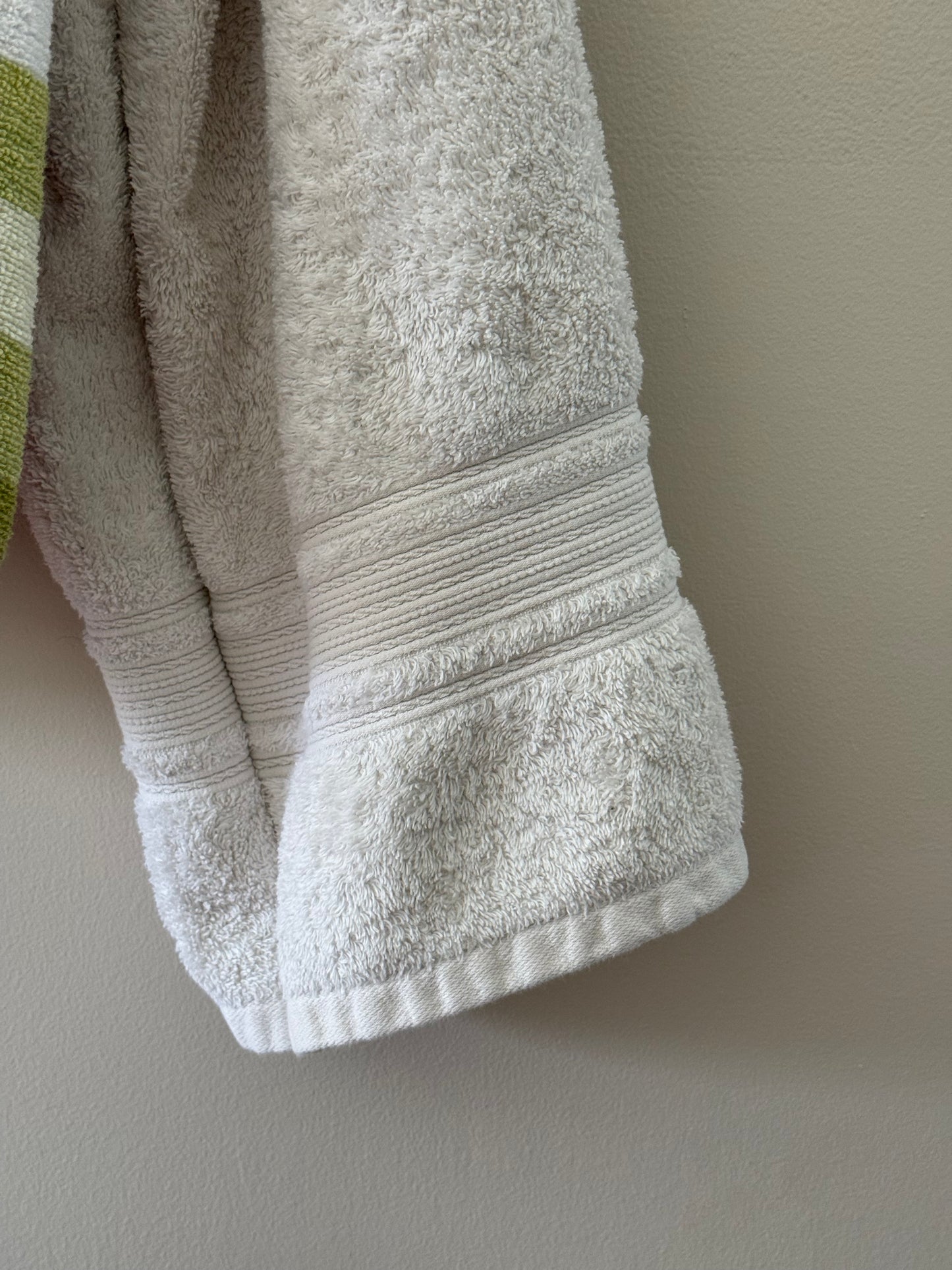 towel hoodie (strawberry matcha)