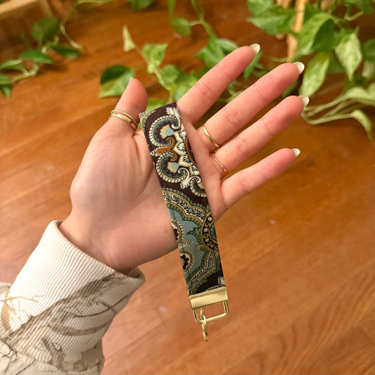wristlet (golden paisley)
