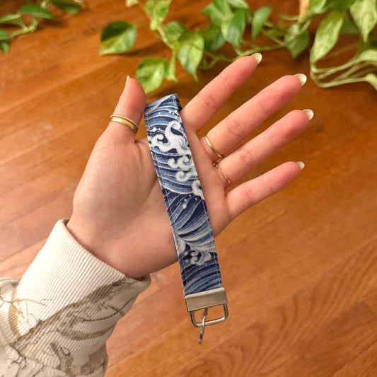 wristlet (silver tide)