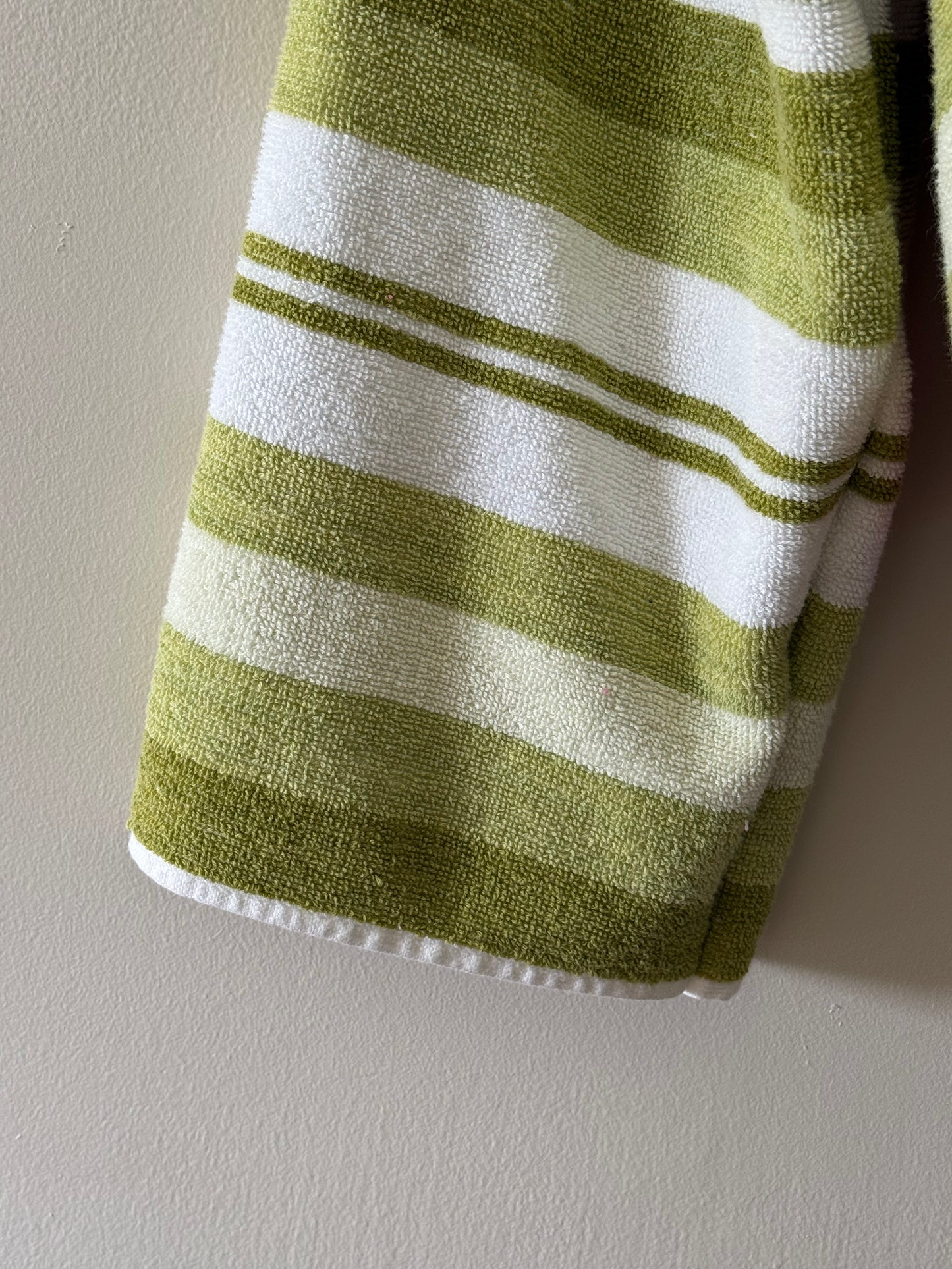 towel hoodie (strawberry matcha)