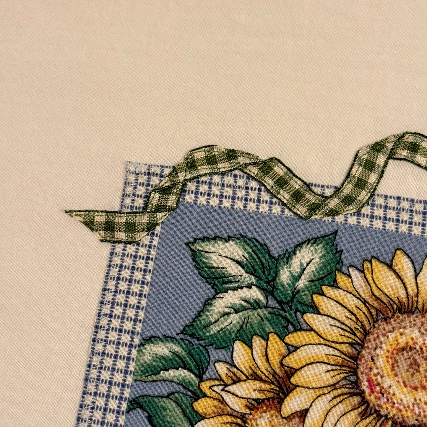 bow crop tee (sunflower)