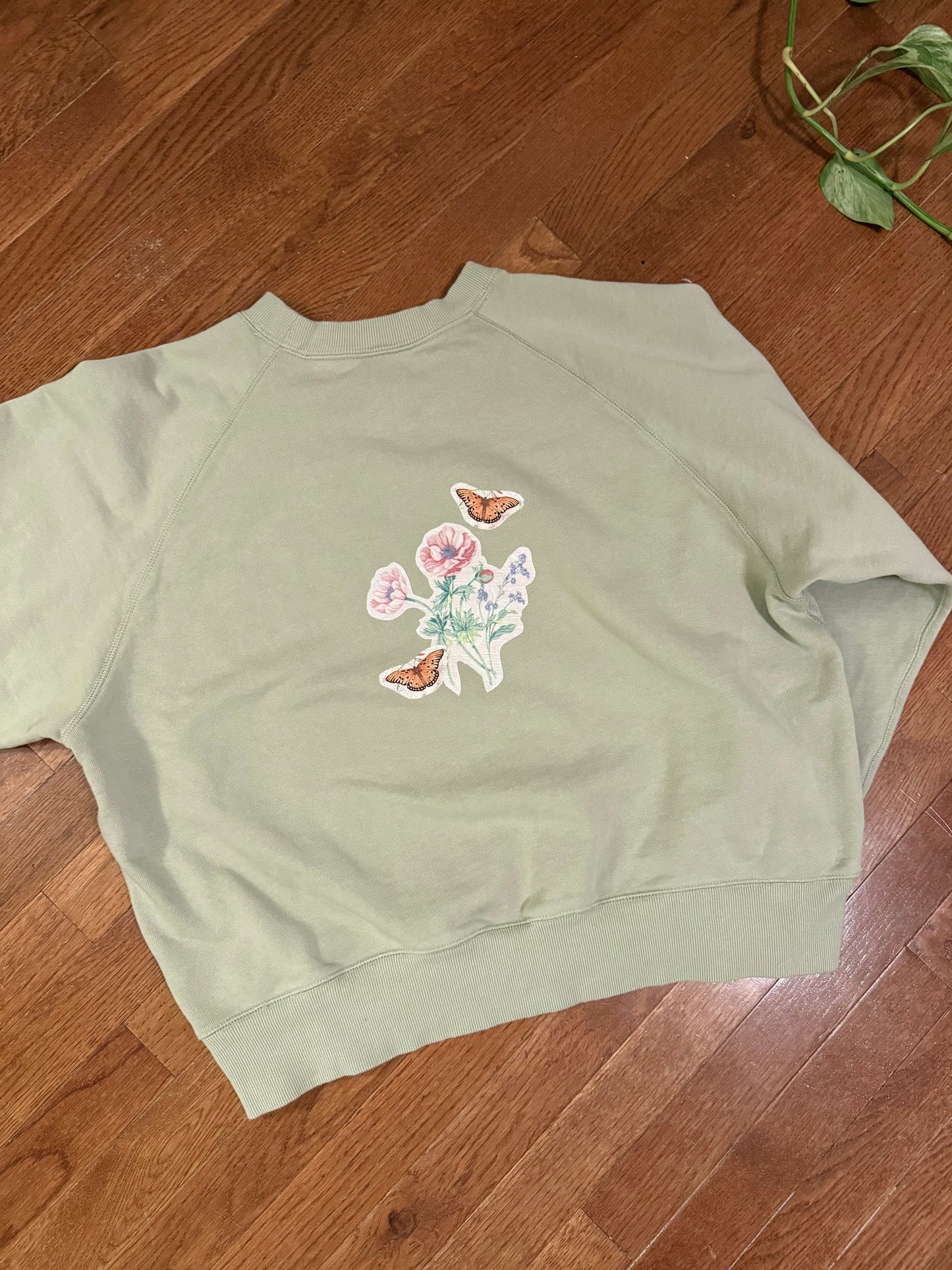 appliqué sweater (sage tulip)