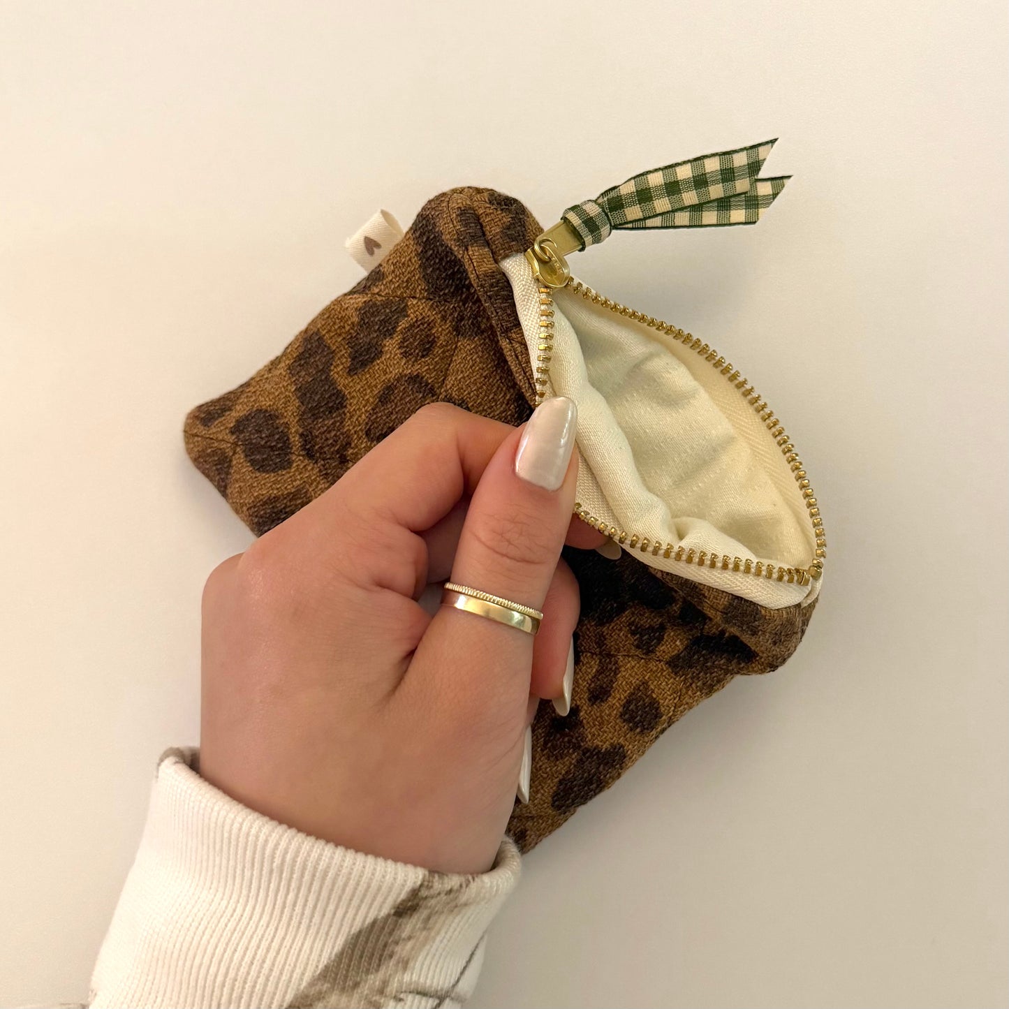 small pouch (leopard)
