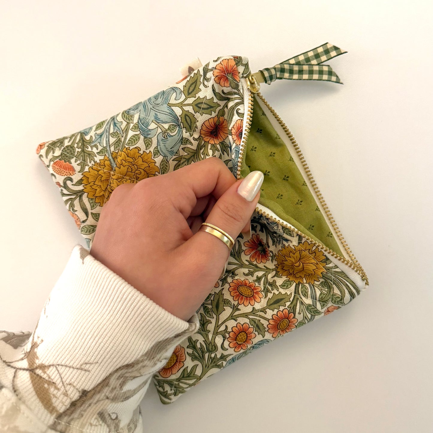 medium pouch (floral)