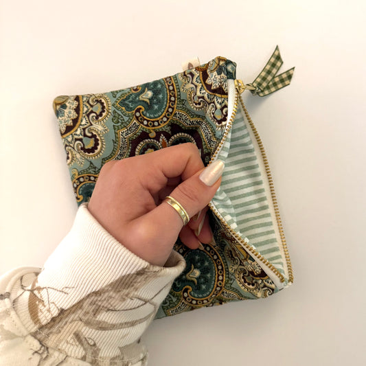 medium pouch (golden paisley)