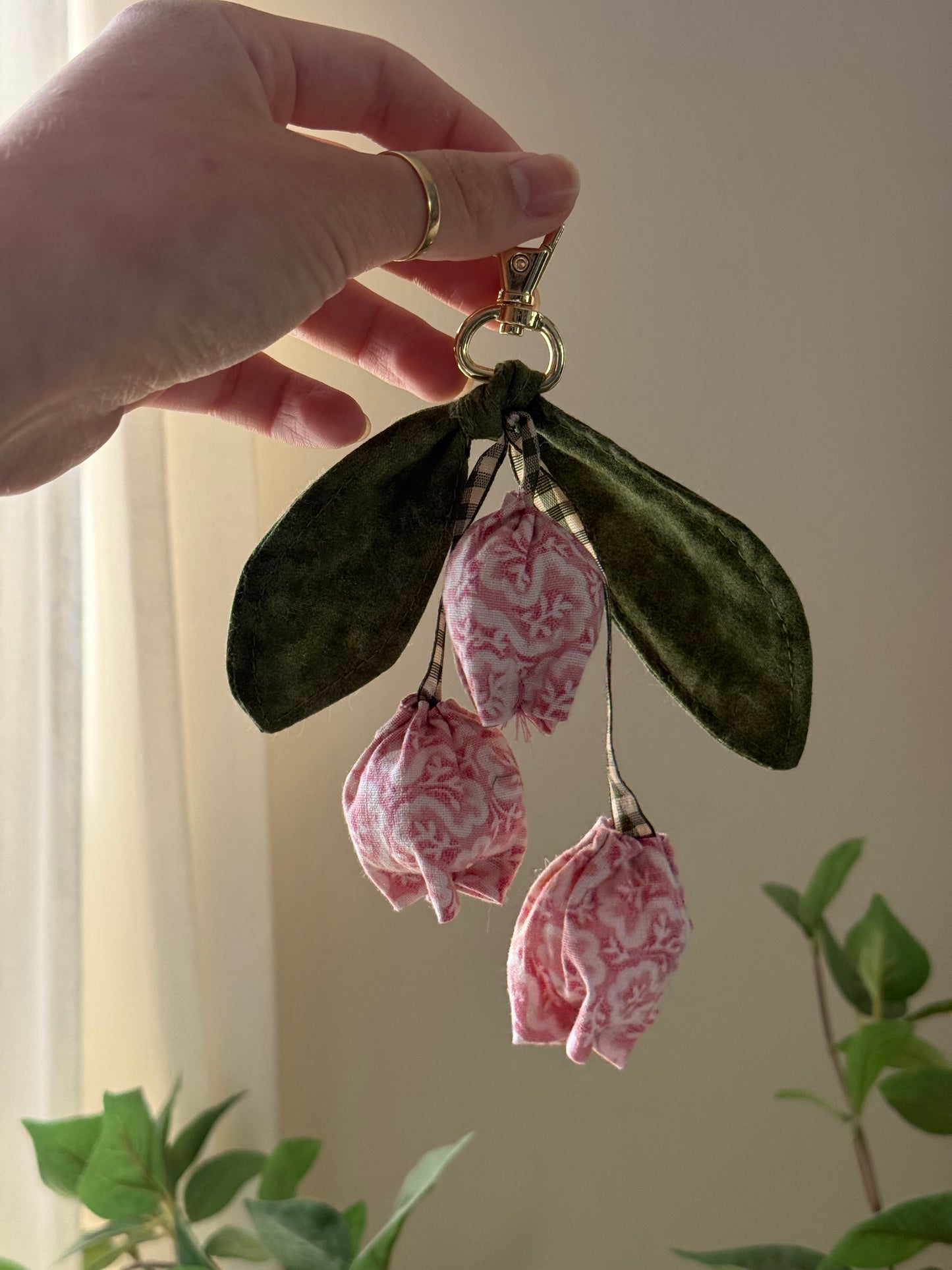 pink tulip bag charm (3 flower)